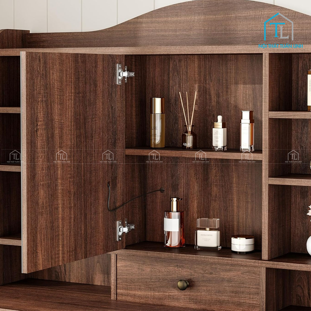 Kệ mở và khoang chứa phía sau gương
