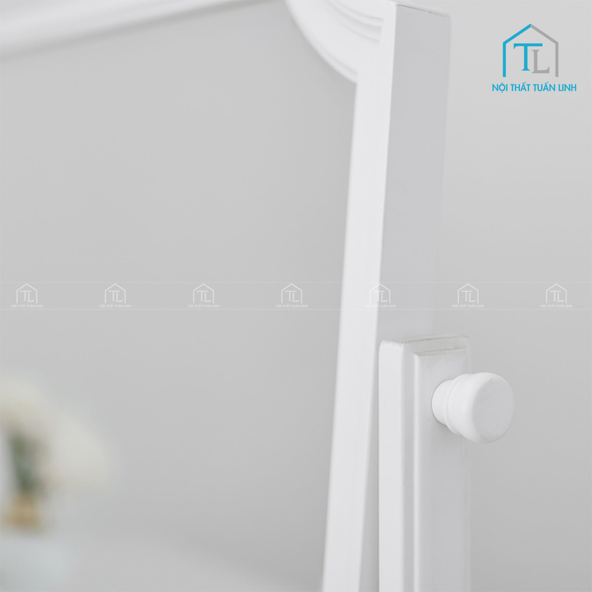 Gương trang điểm kích thước lớn, xoay linh hoạt