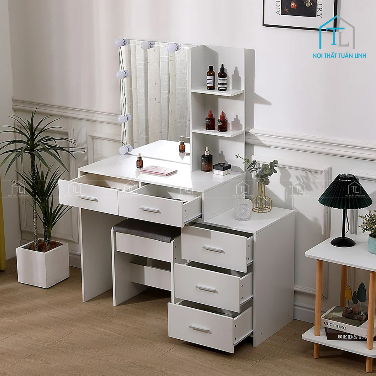 Hệ thống ngăn kéo tiện lợi cho việc lưu trữ mỹ phẩm