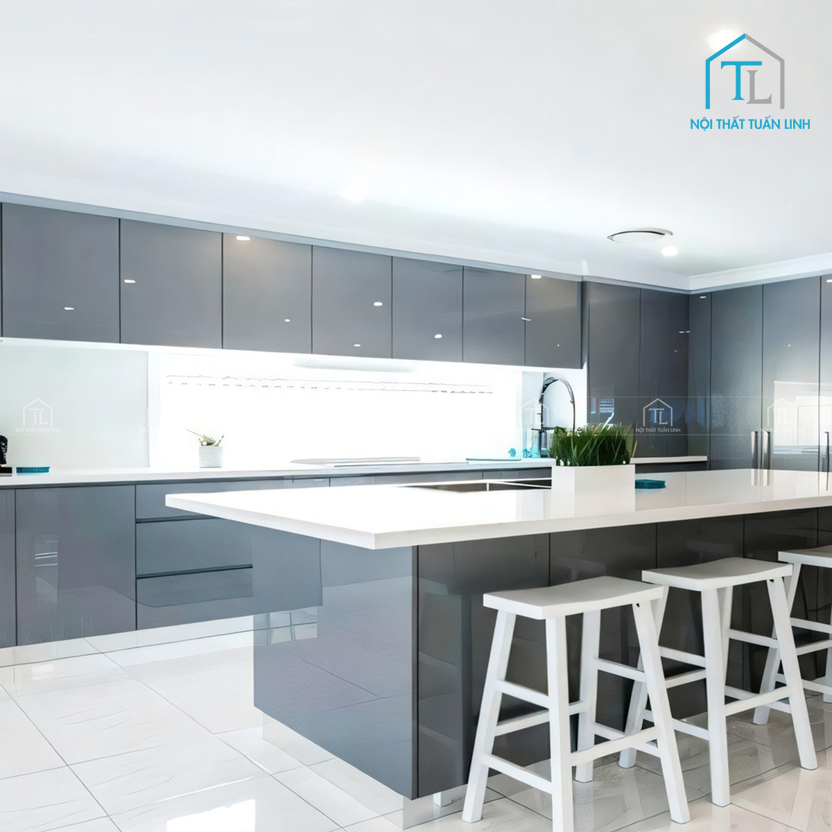 Bề mặt Acrylic bóng gương phản chiếu ánh sáng tốt