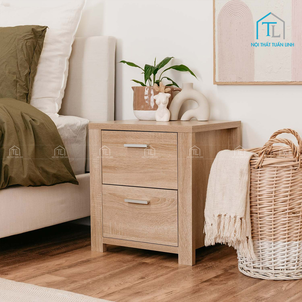 Mặt tủ đặt đèn ngủ và phụ kiện trang trí