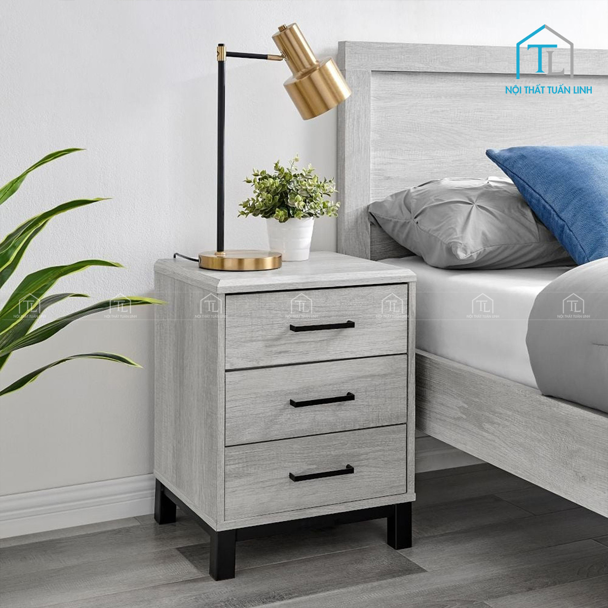 Mặt tủ đặt đèn ngủ và phụ kiện trang trí