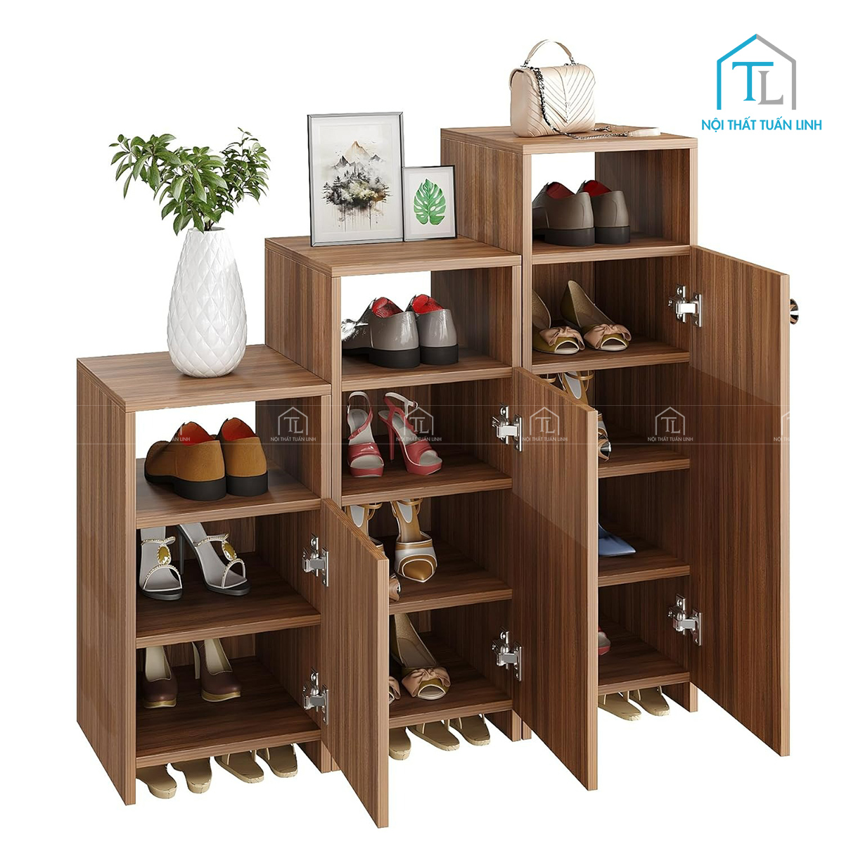 Bên trong tủ với 12 ngăn chứa rộng rãi