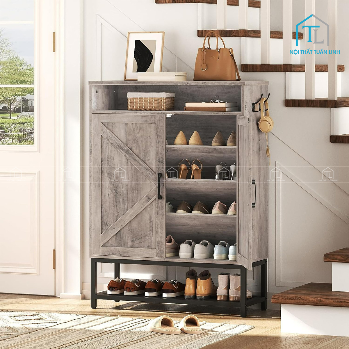 Mặt tủ phía trên dùng trưng bày vật dụng