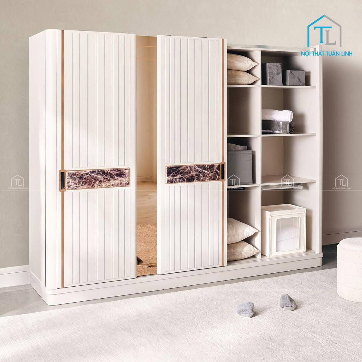 Thiết kế cửa lùa tích hợp gương soi tiện lợi