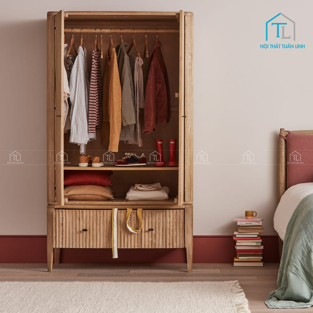 Không gian treo đồ rộng rãi bên trong tủ